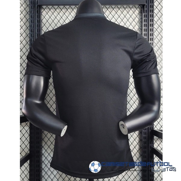 Castore Jugadores Entrenamiento Newcastle  Equipación 2023 2024 Negro - Image 2