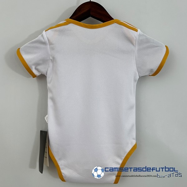 adidas Casa Onesies Niños Real Madrid Equipación 2023 2024 Blanco - Image 2